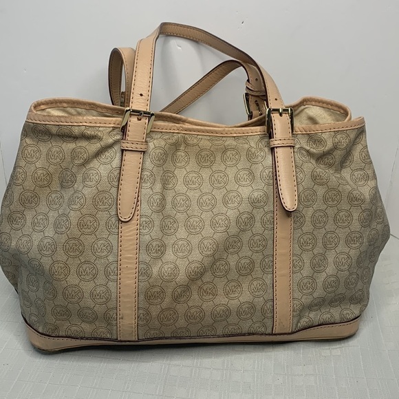 Michael Kors signature tote - Picture 3 of 10